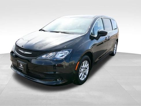 Used 2024 Chrysler Voyager LX FWD image 2