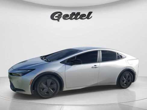 Used 2025 Toyota Prius LE FWD image 1