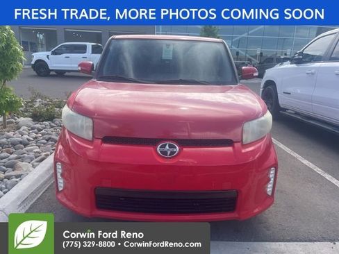 Used 2013 Scion xB FWD image 2