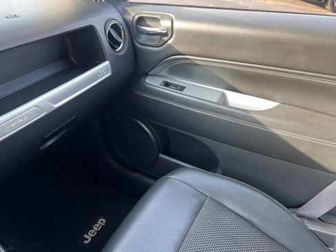 Used 2017 Jeep Compass Latitude image 25