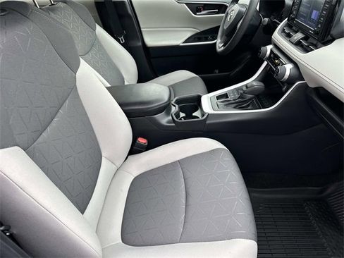 Used 2020 Toyota RAV4 XLE image 16