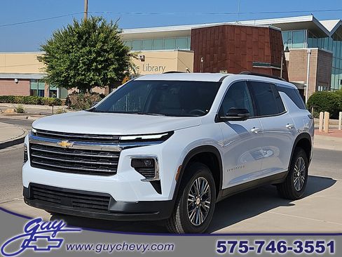 New 2026 Chevrolet Traverse LT w/ Driver Confidence Package FWD image 1