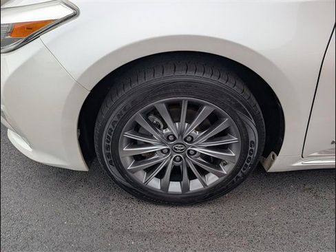 Used 2018 Toyota Avalon Limited image 5