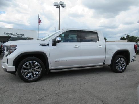 Used 2023 GMC Sierra 1500 Denali w/ Denali Reserve Package AWD/4WD image 4