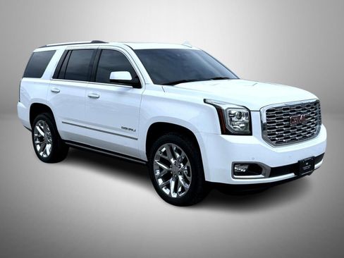 Used 2020 GMC Yukon Denali w/ Denali Premium Package image 3