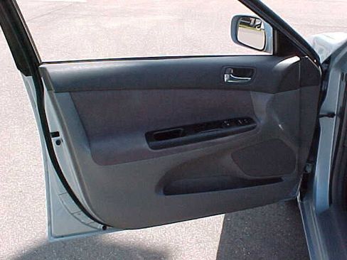 Used 2005 Toyota Camry LE image 19