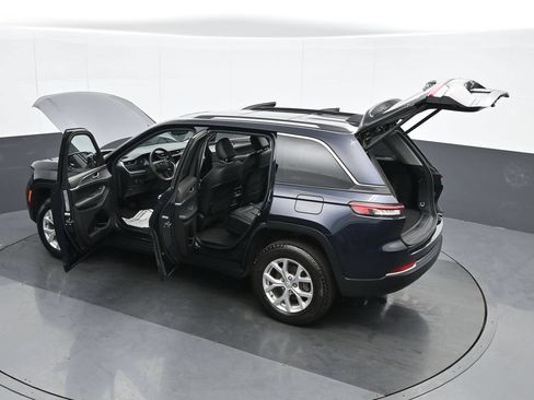 Used 2023 Jeep Grand Cherokee Limited AWD/4WD image 38