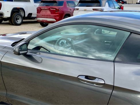 Used 2017 Ford Mustang Coupe image 11