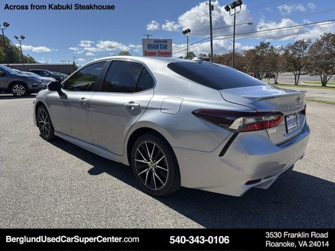 Used 2022 Toyota Camry SE image 6
