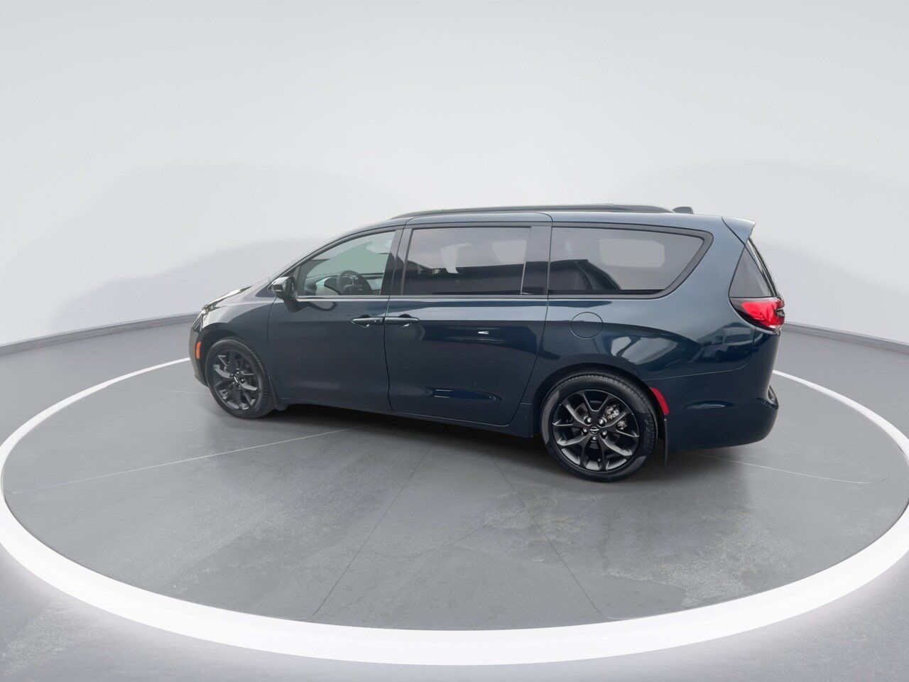 Used 2024 Chrysler Pacifica Touring-L w/ S Appearance Package FWD image 11