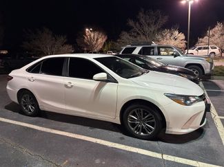 Used 2017 Toyota Camry SE video 1