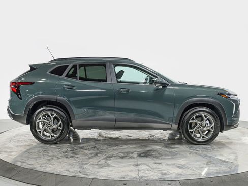 Used 2025 Chevrolet Trax LT w/ Driver Confidence Package image 8