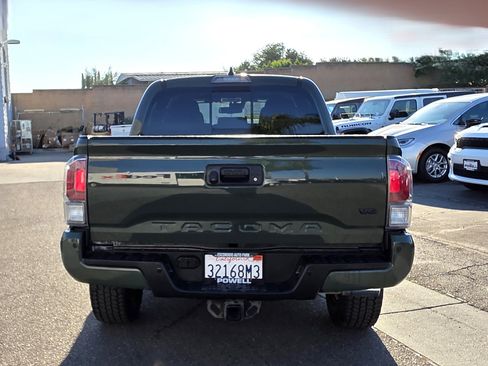 Used 2022 Toyota Tacoma TRD Sport image 4