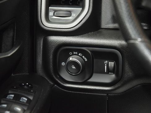 Used 2022 RAM 2500 Tradesman w/ Chrome Appearance Group AWD/4WD image 28