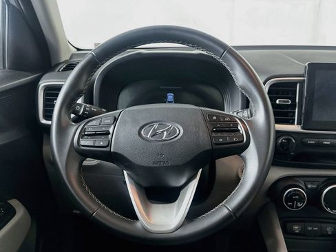 Used 2025 Hyundai Venue SEL FWD image 18