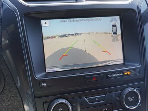 Used 2018 Ford Explorer XLT w/ Equipment Group 202A FWD image 25