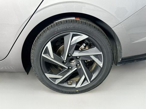 Used 2025 Hyundai Elantra SEL FWD image 11