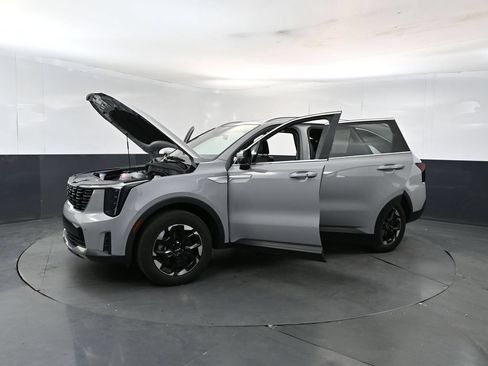 Certified 2024 Kia Sorento S w/ Panoramic Sunroof Package AWD/4WD image 20