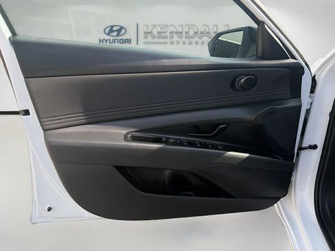 Used 2025 Hyundai Elantra Sport FWD image 18