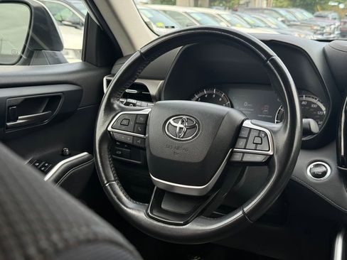 Used 2023 Toyota Highlander LE FWD image 20