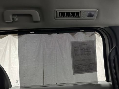 Used 2025 Toyota Sienna LE FWD image 46