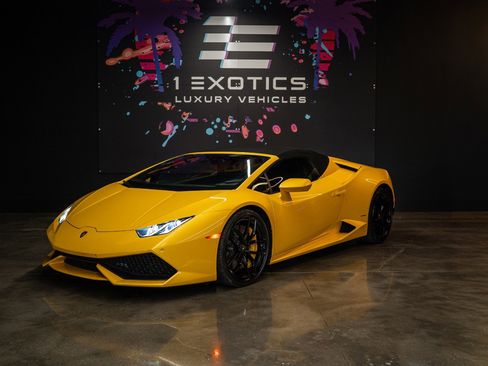Used 2017 Lamborghini Huracan LP 610-4 AWD/4WD image 3