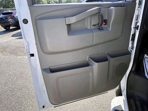 Used 2025 Chevrolet Express 2500 w/ Driver Convenience Package RWD image 10