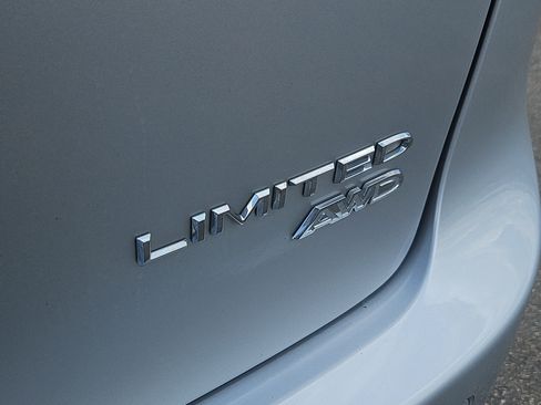 Used 2022 Chrysler Pacifica Limited AWD/4WD image 5