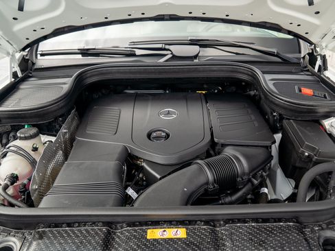 Certified 2025 Mercedes-Benz GLE 450e 4MATIC w/ Driver Assistance Package image 29