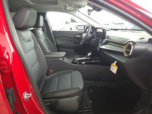 New 2026 Chevrolet Trax LT w/ Sunroof Package image 23