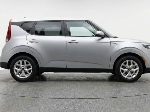 Used 2025 Kia Soul LX w/ LX Technology Package image 11