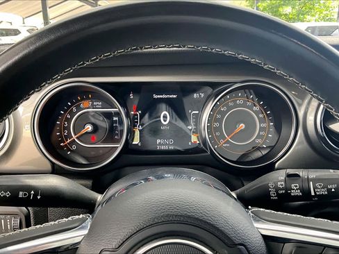 Used 2022 Jeep Wrangler Unlimited Sahara AWD/4WD image 25
