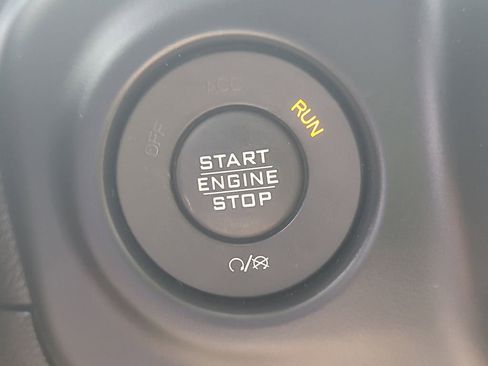 Certified 2018 Jeep Wrangler Sport AWD/4WD image 26