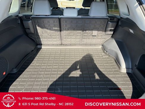 Used 2020 Toyota RAV4 XLE Premium FWD image 39