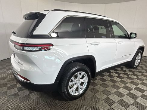 Used 2023 Jeep Grand Cherokee Limited AWD/4WD image 3