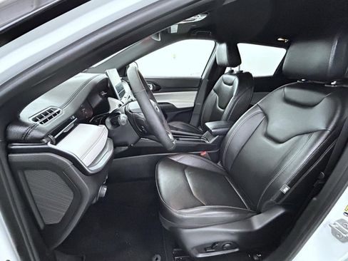 Certified 2025 Jeep Compass Limited image 10