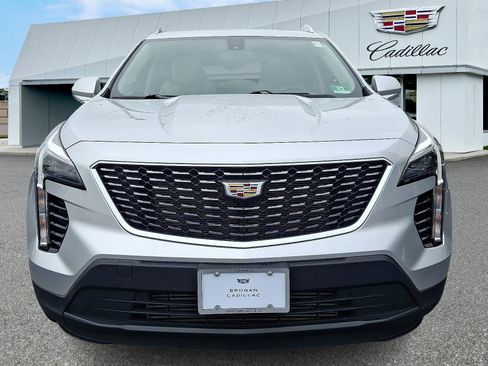 Used 2019 Cadillac XT4 Luxury w/ Cold Weather Package image 2