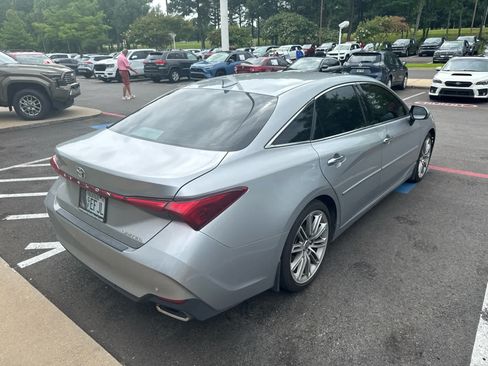 Used 2021 Toyota Avalon Limited w/ Advanced Safety Package FWD image 4