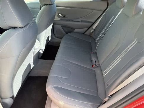 Certified 2022 Hyundai Elantra SEL w/ Convenience Package image 16