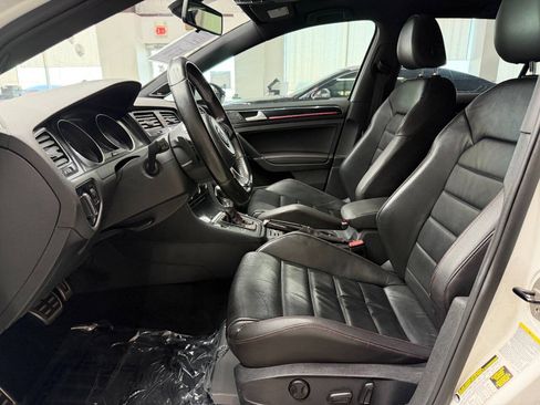 Used 2015 Volkswagen Golf 4-Door FWD image 12