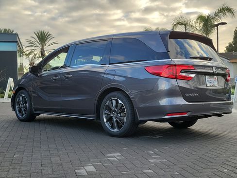 Used 2023 Honda Odyssey Elite image 2