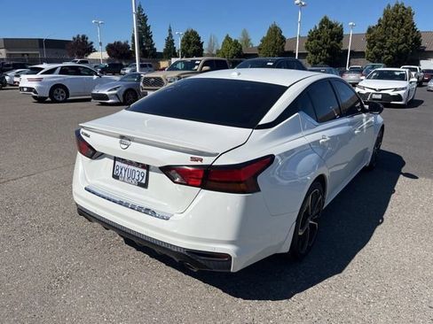 Used 2023 Nissan Altima 2.5 SR w/ SR Premium Package image 7