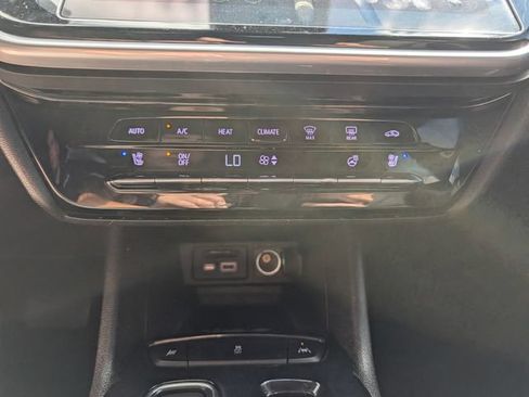 Used 2023 Chevrolet Bolt EUV Premier w/ Sun & Sound Package FWD image 24