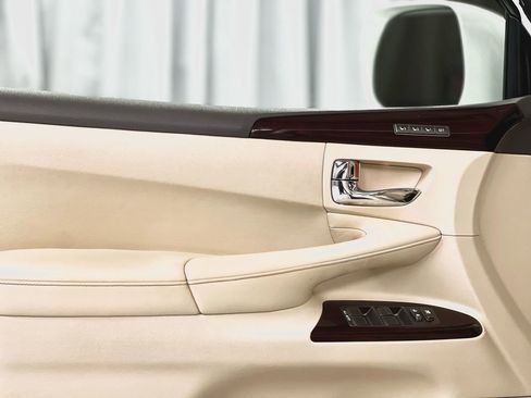 Used 2013 Lexus LX 570 4WD w/ Luxury Pkg image 41