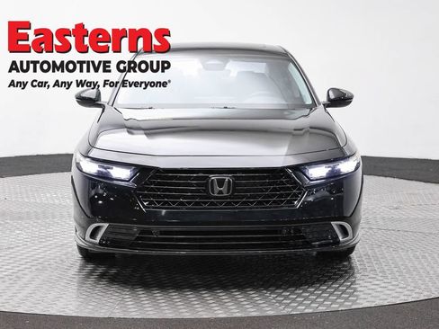 Used 2023 Honda Accord Touring image 2