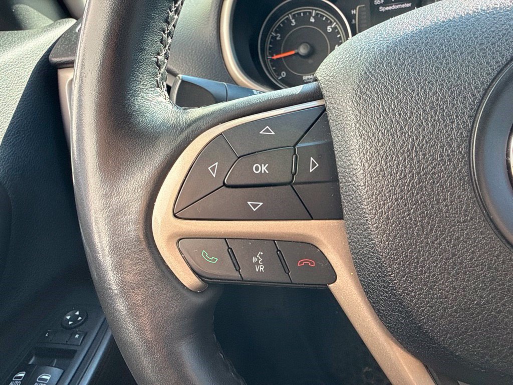 Used 2015 Jeep Cherokee Latitude w/ Comfort/Convenience Group FWD image 13