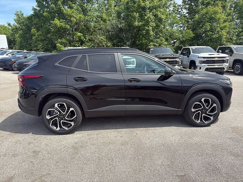 New 2026 Chevrolet Trax RS w/ Sunroof Package FWD image 6