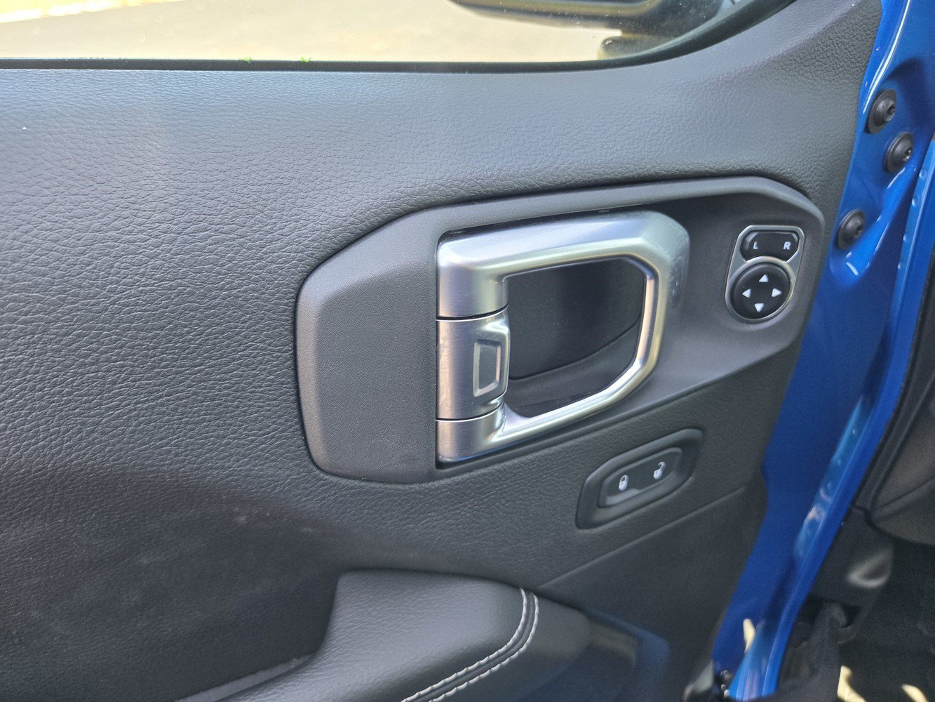 Used 2020 Jeep Gladiator Overland AWD/4WD image 36