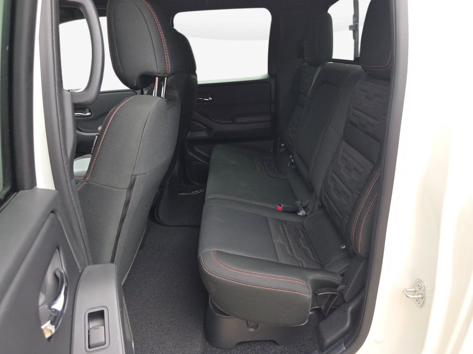 Used 2025 Nissan Frontier PRO-4X AWD/4WD image 11
