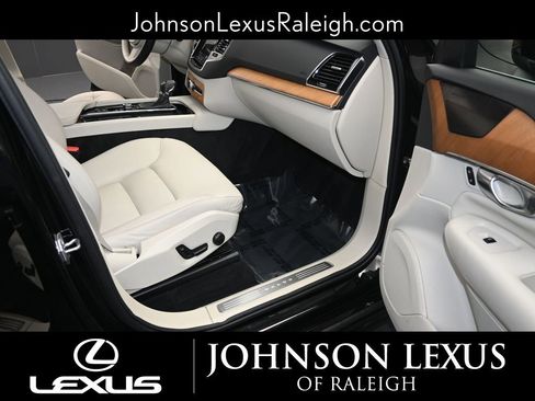 Used 2021 Volvo XC90 T6 Momentum w/ Advanced Package image 14